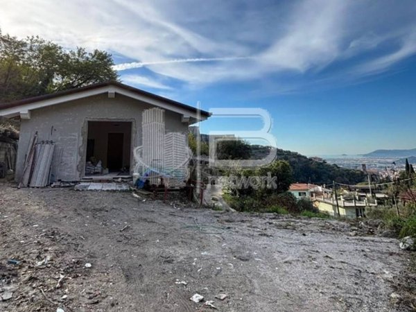 casa indipendente in vendita a Massa