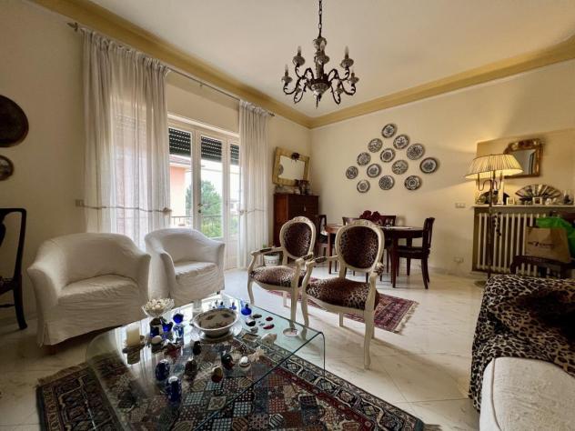 appartamento in vendita a Massa in zona Marina dei Ronchi