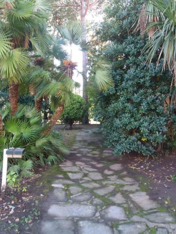 appartamento in vendita a Massa in zona Marina di Massa