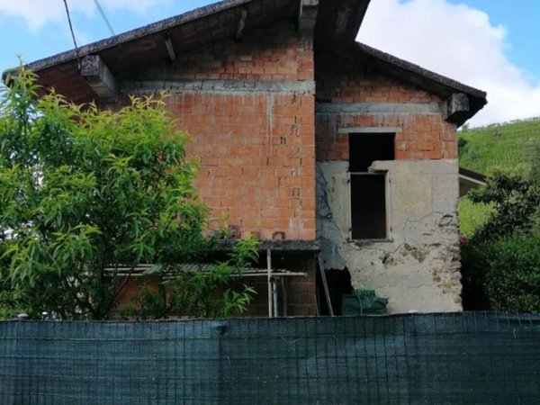 casa indipendente in vendita a Massa in zona Mirteto