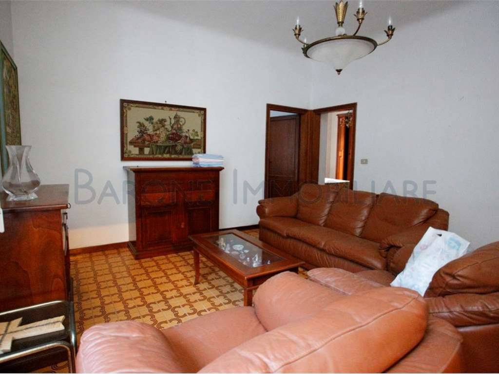 appartamento in vendita a Massa in zona Antona