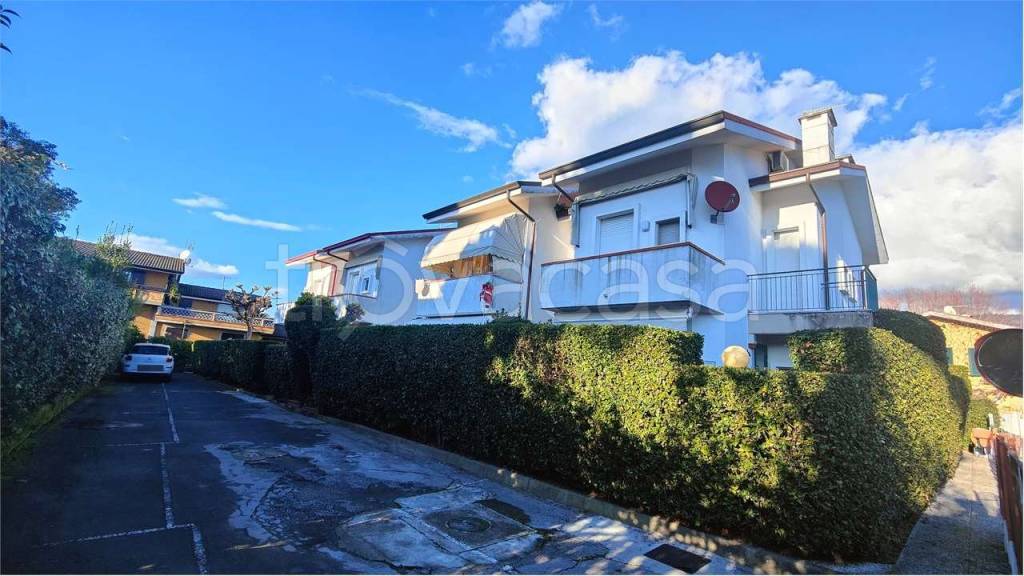 casa indipendente in vendita a Massa in zona Marina dei Ronchi