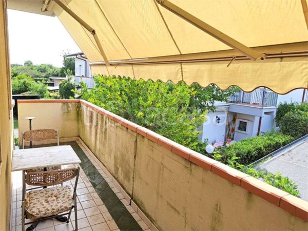 appartamento in vendita a Massa in zona Marina dei Ronchi