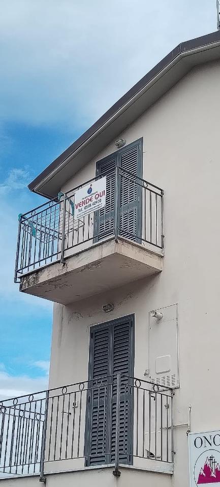 appartamento in vendita a Massa in zona Centro Storico