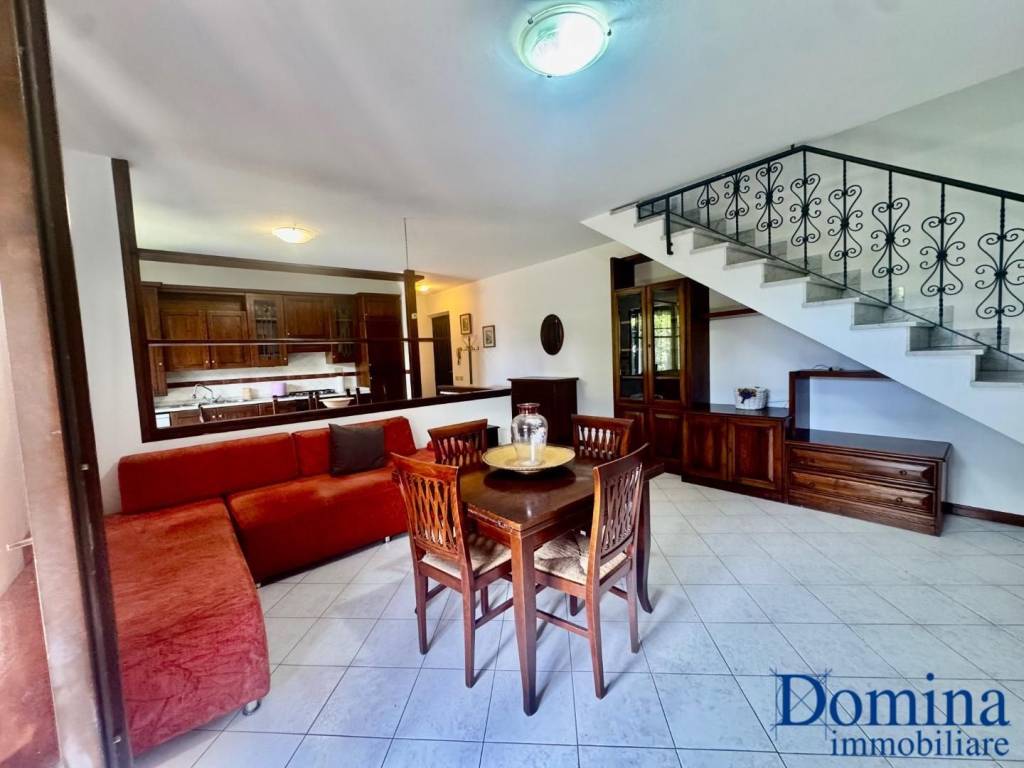 casa indipendente in vendita a Massa in zona Marina di Massa