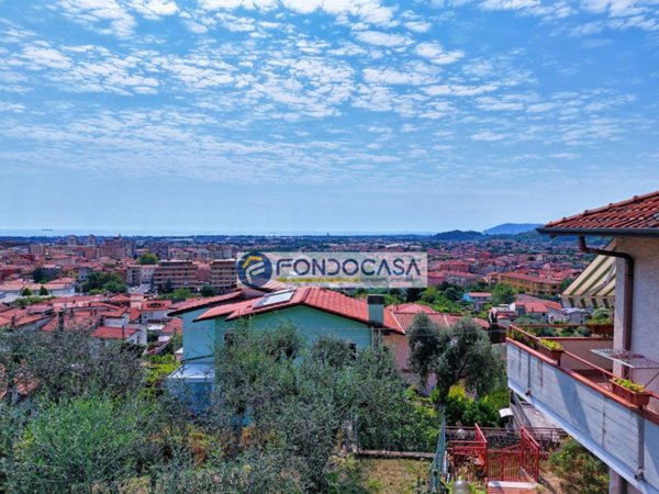 casa indipendente in vendita a Massa in zona Centro Storico