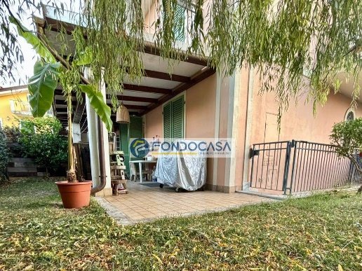 casa indipendente in vendita a Massa in zona Centro Storico