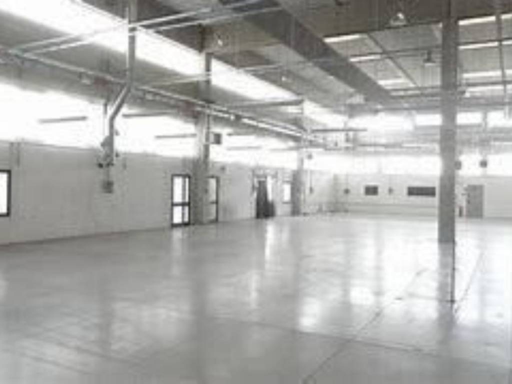 capannone in vendita a Massa in zona Castagnola