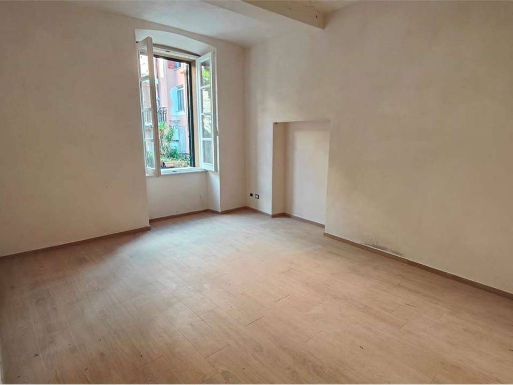 appartamento in vendita a Massa in zona Centro Storico