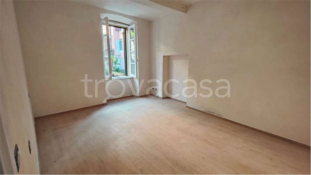 appartamento in vendita a Massa in zona Centro Storico