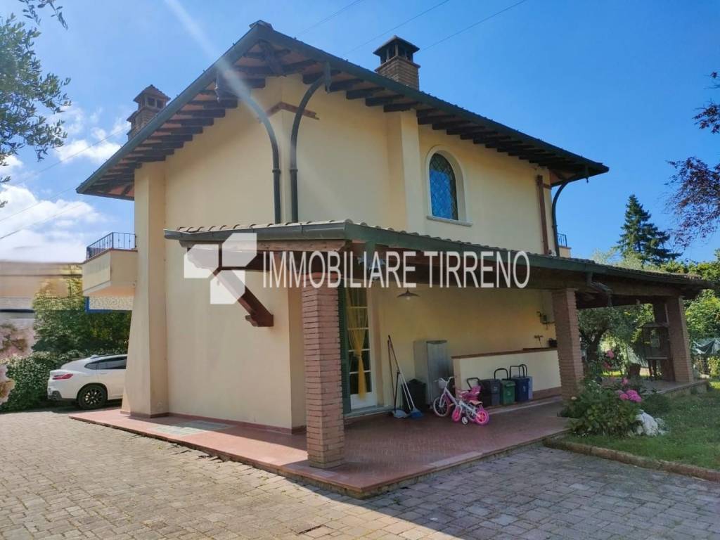 casa indipendente in vendita a Massa
