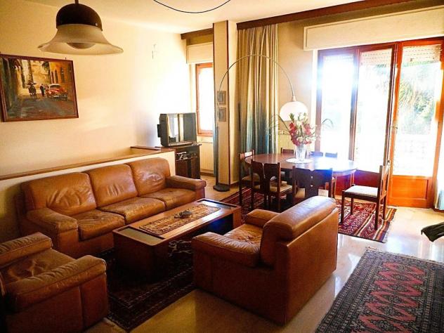 appartamento in vendita a Massa in zona Marina di Massa