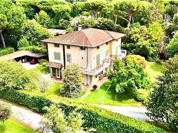 casa indipendente in vendita a Massa in zona Marina dei Ronchi