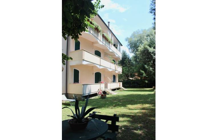 appartamento in vendita a Massa in zona Marina di Massa