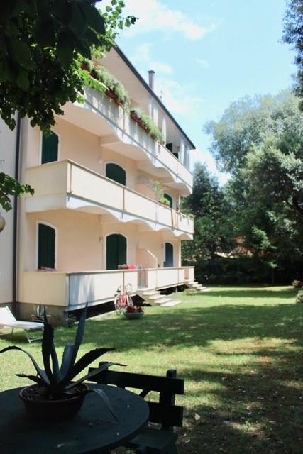 appartamento in vendita a Massa in zona Marina di Massa