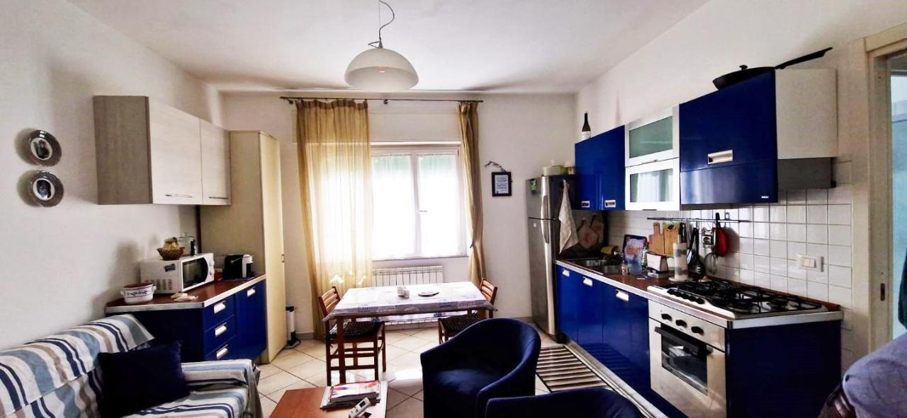 appartamento in vendita a Massa in zona Marina di Massa