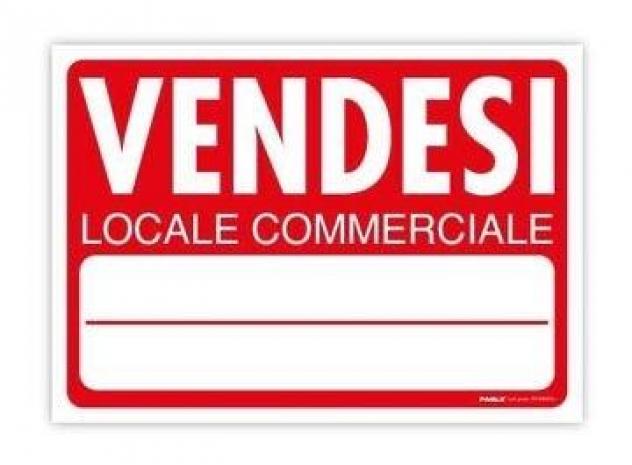 negozio in vendita a Massa in zona Centro Storico