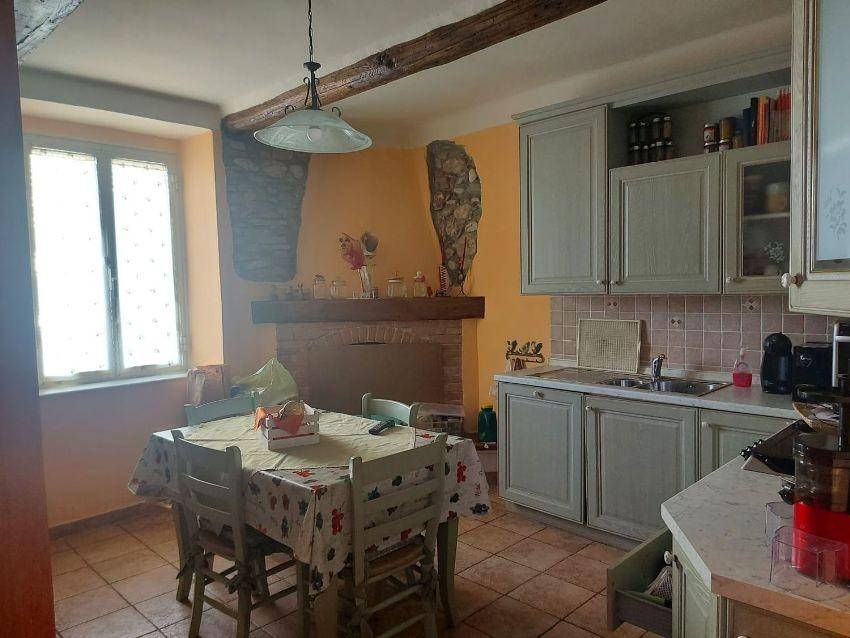 casa indipendente in vendita a Massa in zona Castagnola