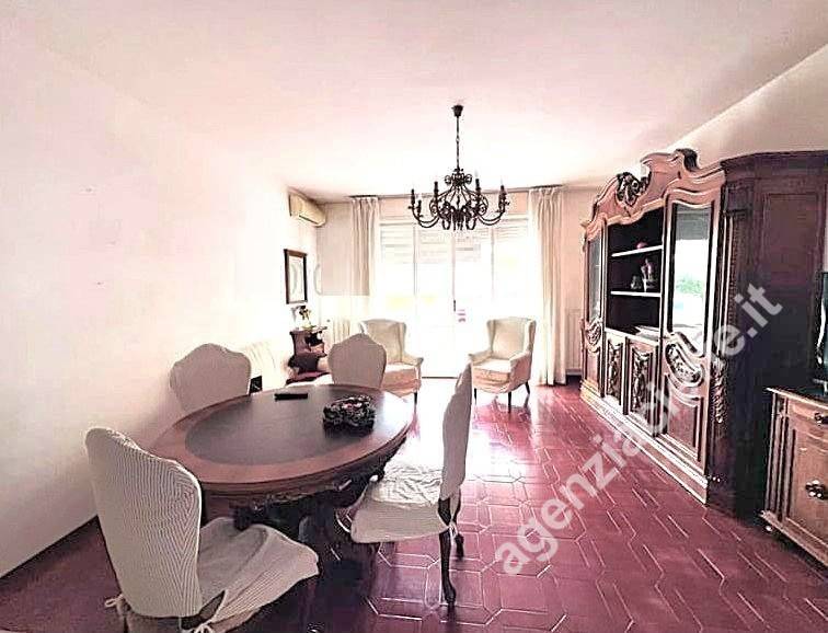 appartamento in vendita a Massa in zona Centro Storico