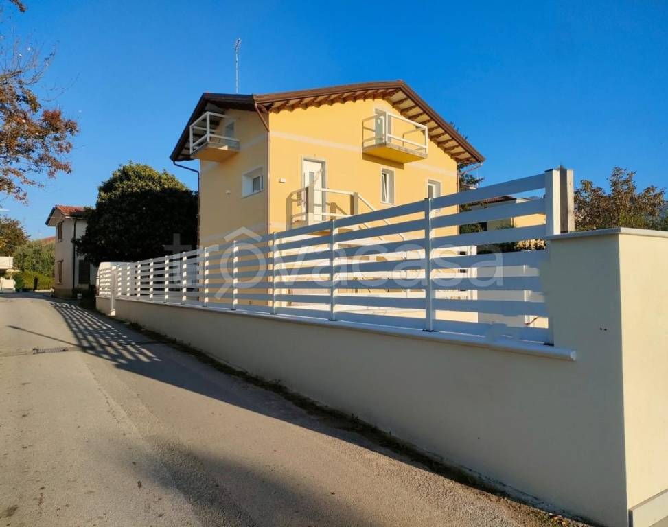 casa indipendente in vendita a Massa in zona Marina di Massa