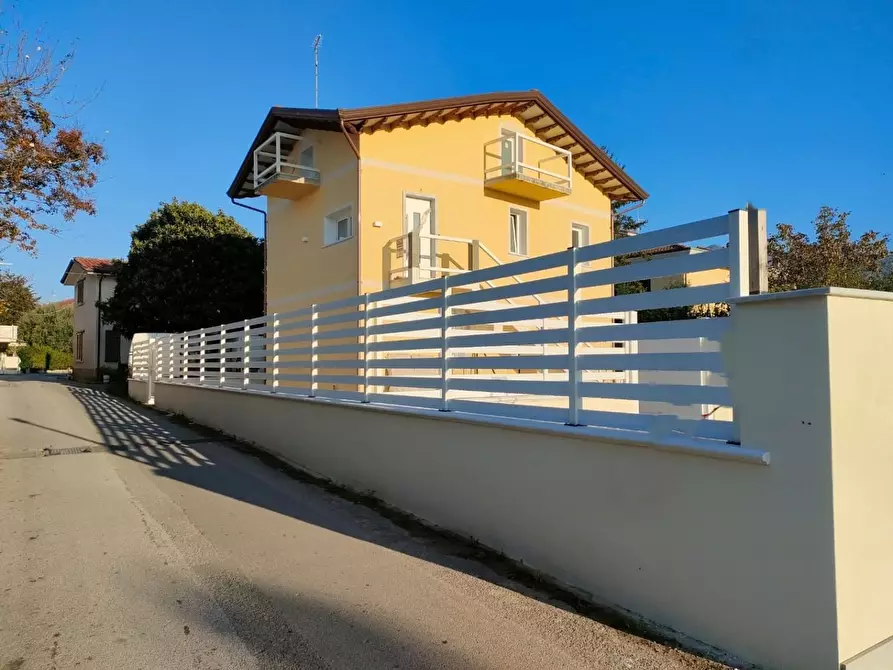 casa indipendente in vendita a Massa in zona Marina di Massa