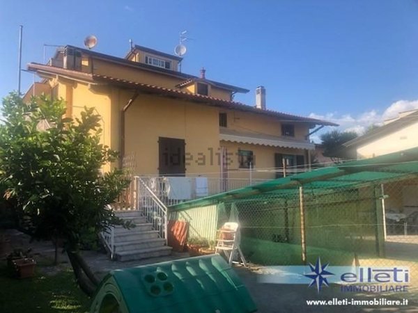 casa indipendente in vendita a Massa in zona Marina di Massa