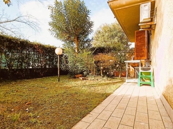 appartamento in vendita a Massa in zona Marina di Massa