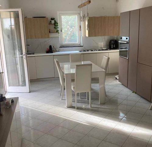 appartamento in vendita a Massa in zona Marina di Massa