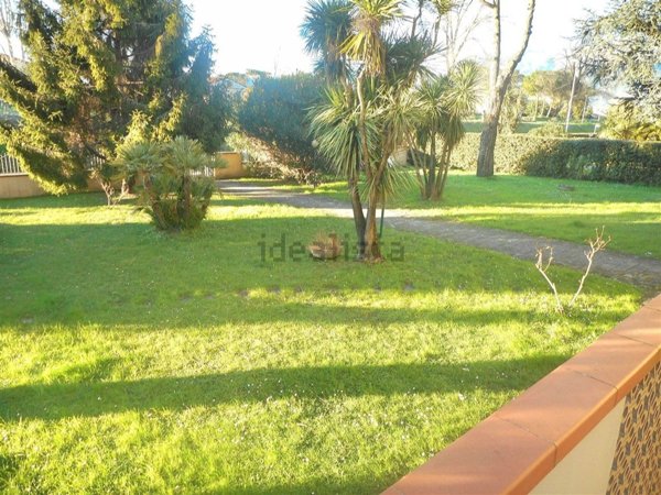 appartamento in vendita a Massa in zona Marina di Massa