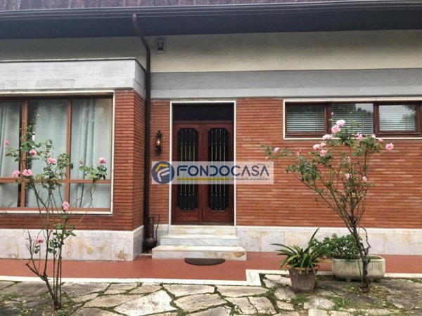 casa indipendente in vendita a Massa