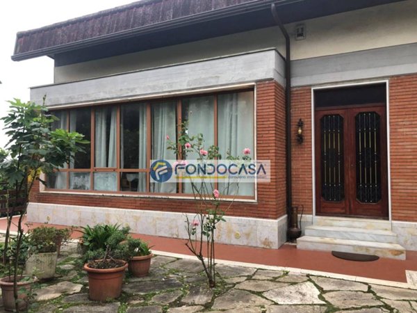 casa indipendente in vendita a Massa