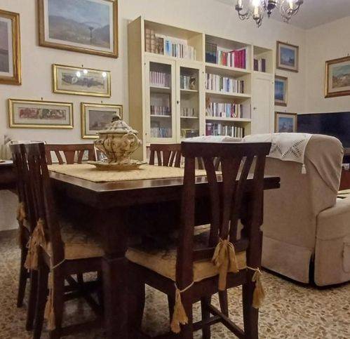 appartamento in vendita a Massa in zona Centro Storico