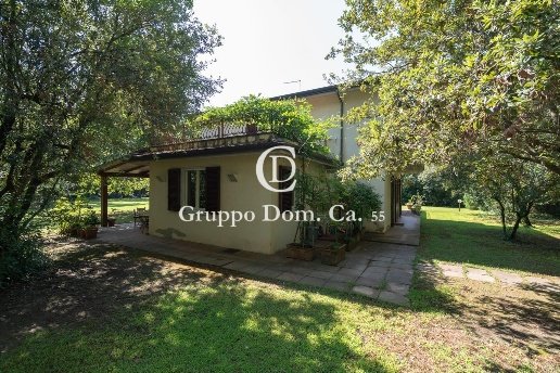 casa indipendente in vendita a Massa in zona Poveromo
