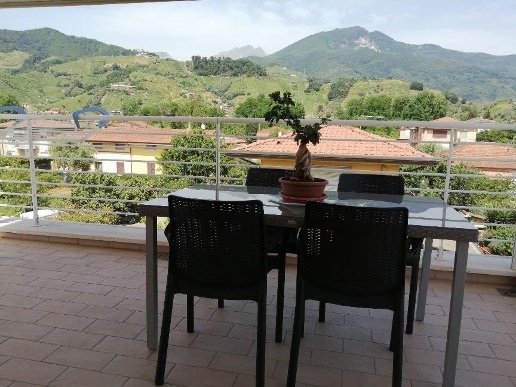 casa indipendente in vendita a Massa in zona Romagnano