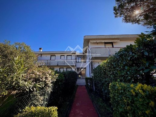 appartamento in vendita a Massa in zona Poveromo