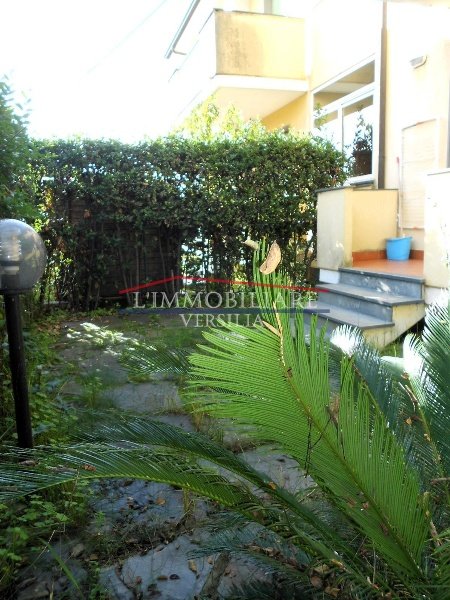 appartamento in vendita a Massa in zona Marina di Massa