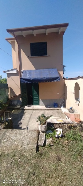 casa indipendente in vendita a Massa