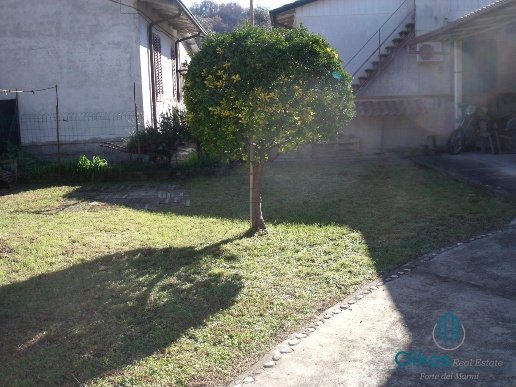 casa indipendente in vendita a Massa in zona Romagnano