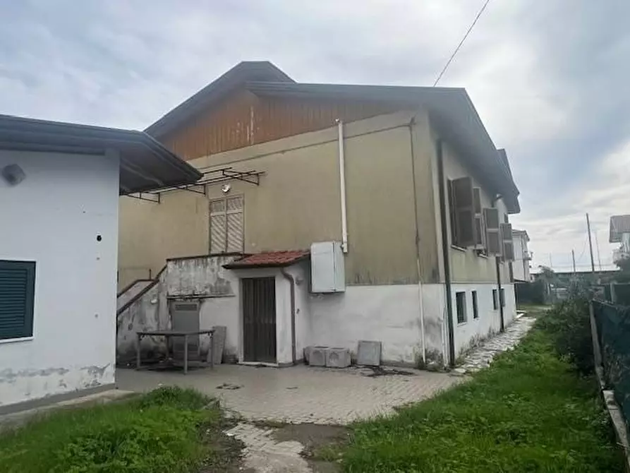 casa indipendente in vendita a Massa in zona Marina di Massa