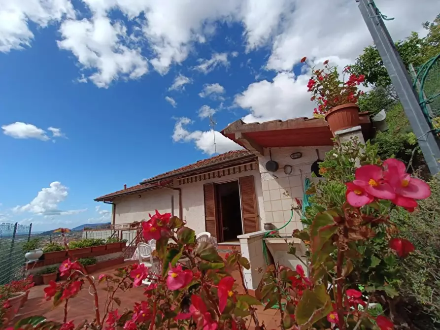 casa indipendente in vendita a Massa in zona Centro Storico