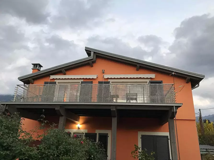 casa indipendente in vendita a Massa