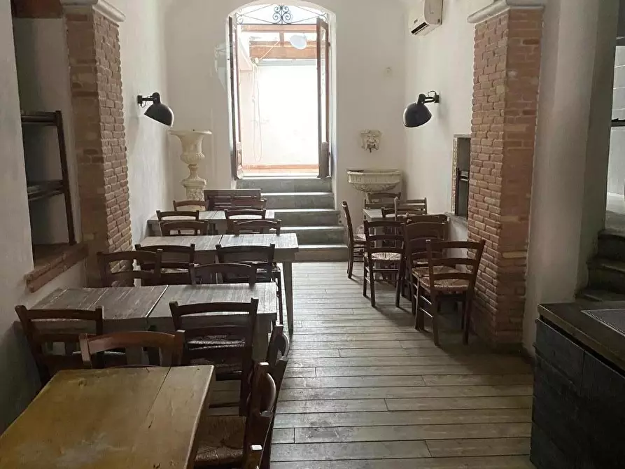 locale commerciale in vendita a Massa in zona Centro Storico