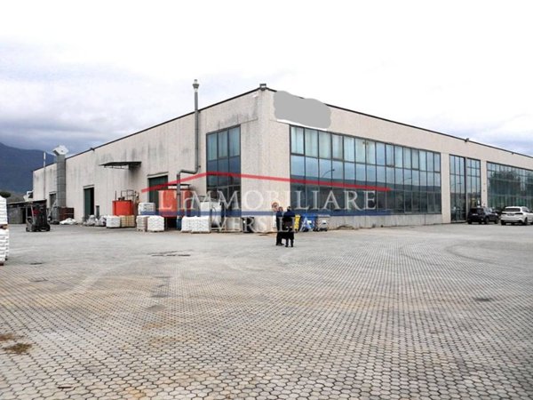 capannone in vendita a Massa in zona Castagnola