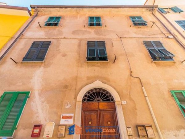 appartamento in vendita a Massa in zona Centro Storico