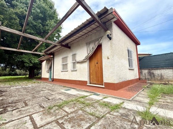 casa indipendente in vendita a Massa in zona Mirteto