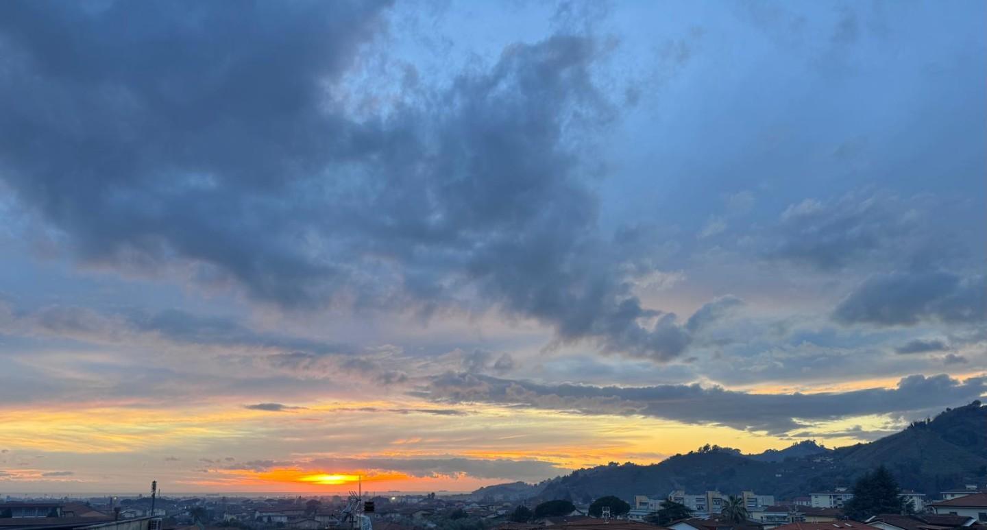 appartamento in vendita a Massa in zona Mirteto