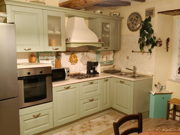 casa indipendente in vendita a Massa