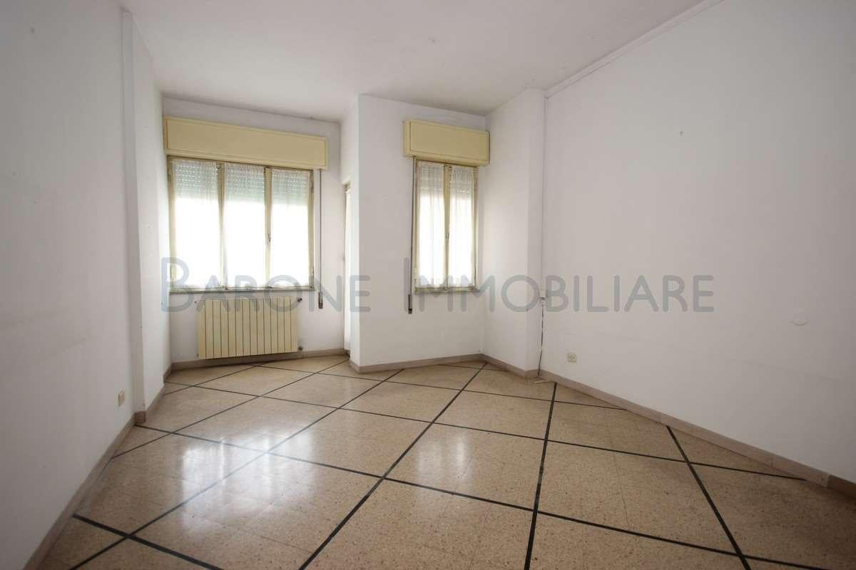 appartamento in vendita a Massa in zona Centro Storico