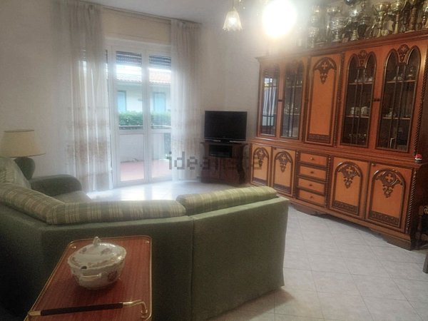 appartamento in vendita a Massa in zona Marina di Massa