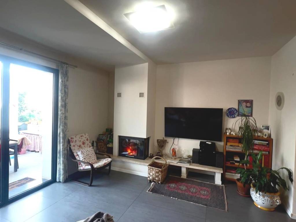 casa indipendente in vendita a Massa